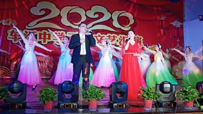 蒋利菊理事长参加车江中学2020元旦文艺汇演并颁奖