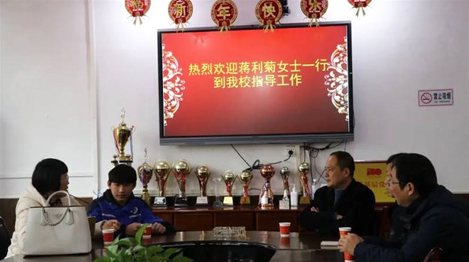 熠熠火苗燃希望 情暖学子向未来